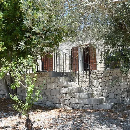 Casa Il Carrubbo Landhaus Frigintini
